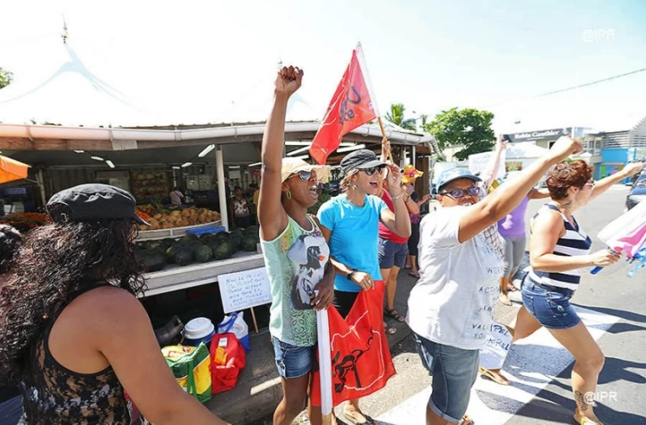 Grève au marché 24/24