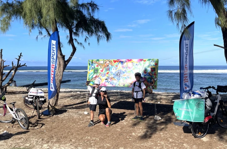 Sensibiliser à l'autisme : un tour de l'île en vélo pour Mélodie Martineau et ses deux fils