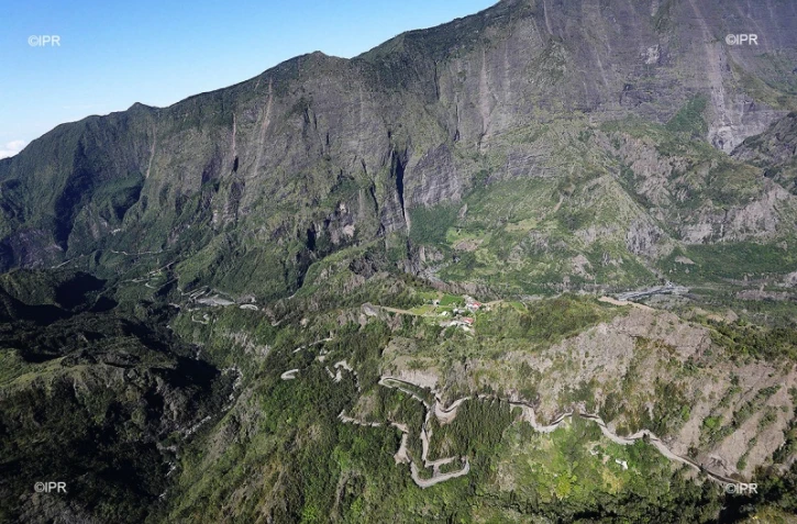 Route de Cilaos fermée vue du ciel