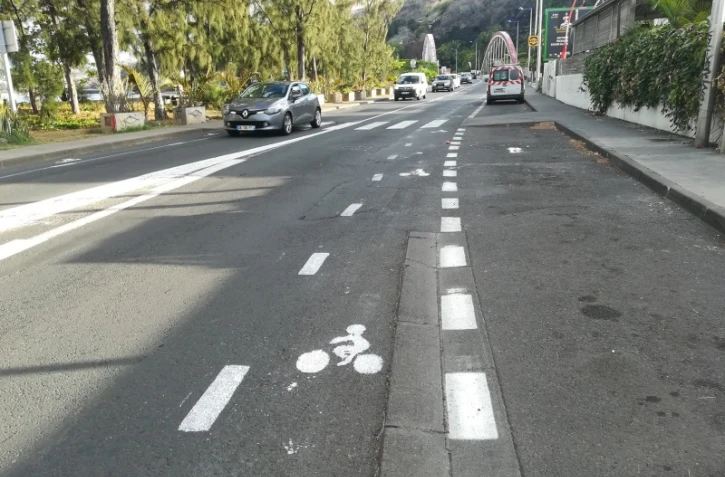 Des pistes cyclables temporaires tracées à Saint-Leu et Etang-Salé par Extinction Rebellion