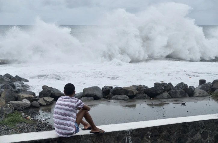 Vague La Possession Forte Houle