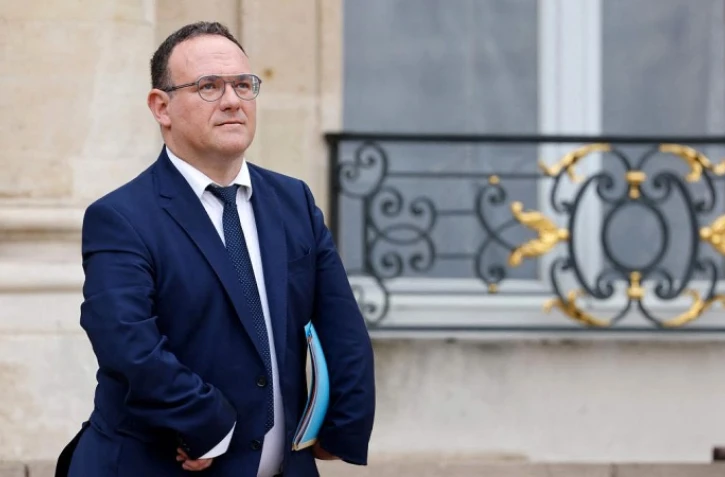 Damien Abad, nouveau ministre des Solidarités, lors de la passation de pouvoirs au ministère de la Santé, le 21 mai 2022 à Paris