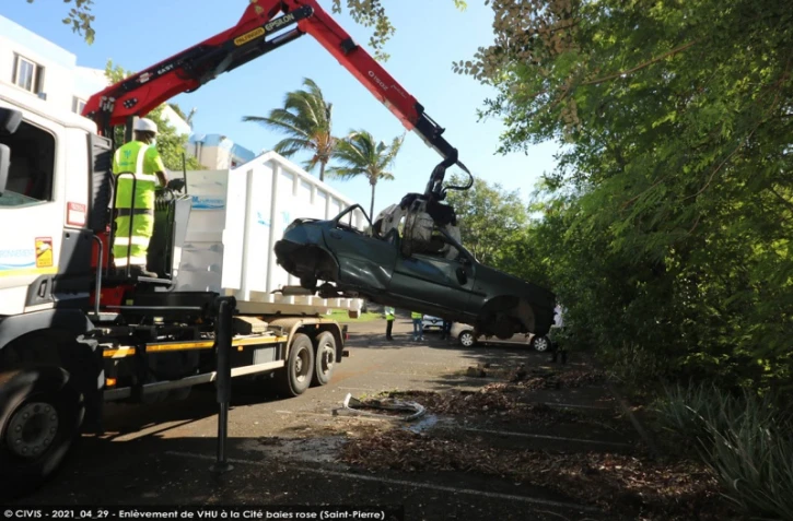 ope?ration d'enle?vement de ve?hicules aux Baies Roses