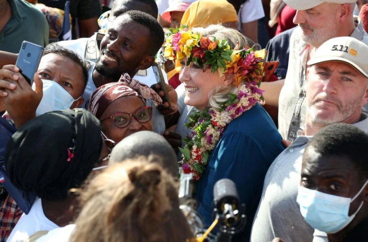Mamoudzou (Mayotte), le 18 décembre. La candidate à la présidentielle, Marine Le Pen, a fait un déplacement de plusieurs jourssur l'île ultramarine. AFP/Ali Al-Daher