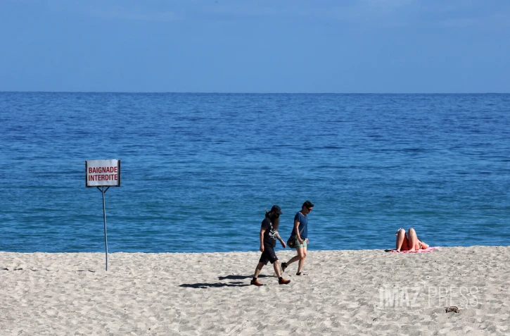 Plage des Roches Noires 