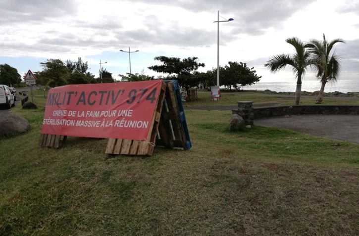 Campement milit activ le port