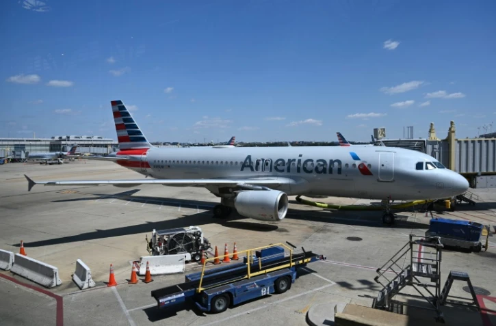Un avion de la compagnie American Airlines sur le tarmac de l'aéroport d'Arlington, le 11 avril 2020 en Virginie