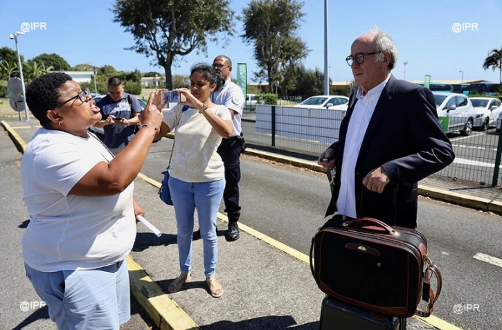 Salariés de bourbon bois accueillent leur patron