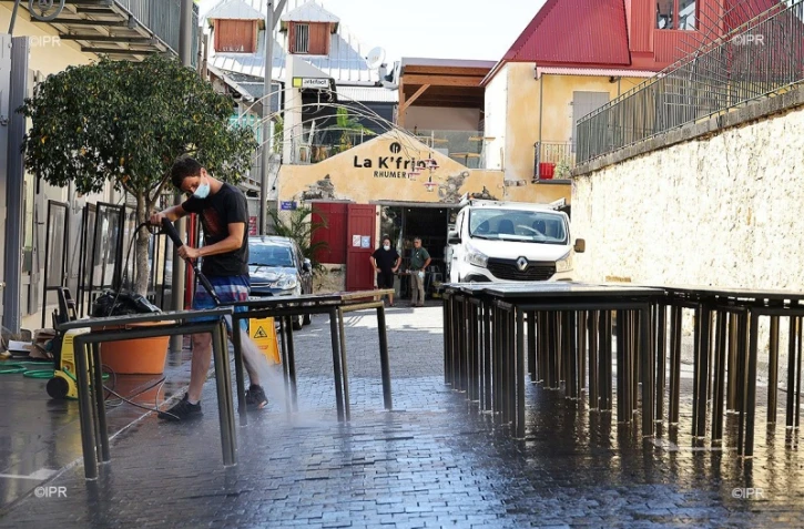 Préparation pour l'ouverture des restaurants 