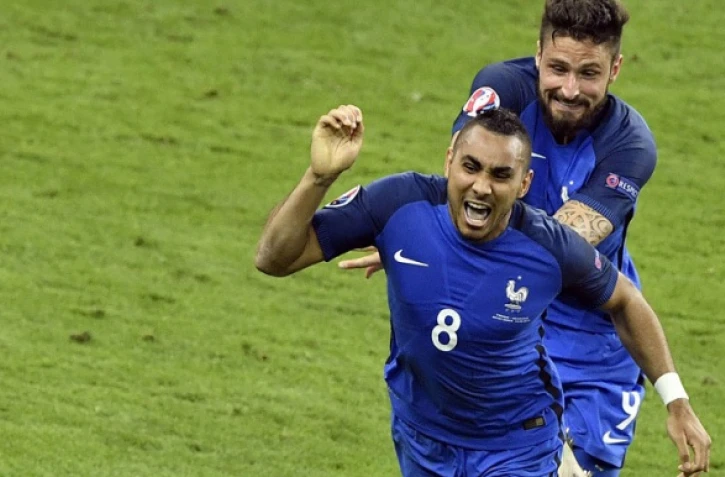 La joie de Dimitri Payet, auteur du but de la victoire des Bleus sur la Roumanie, en ouverture de l\'Euro-2016, le 10 juin au Stade de France
