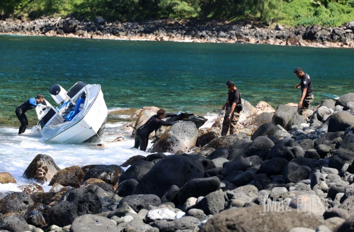 bateau  speed boat Anse des Cascades 