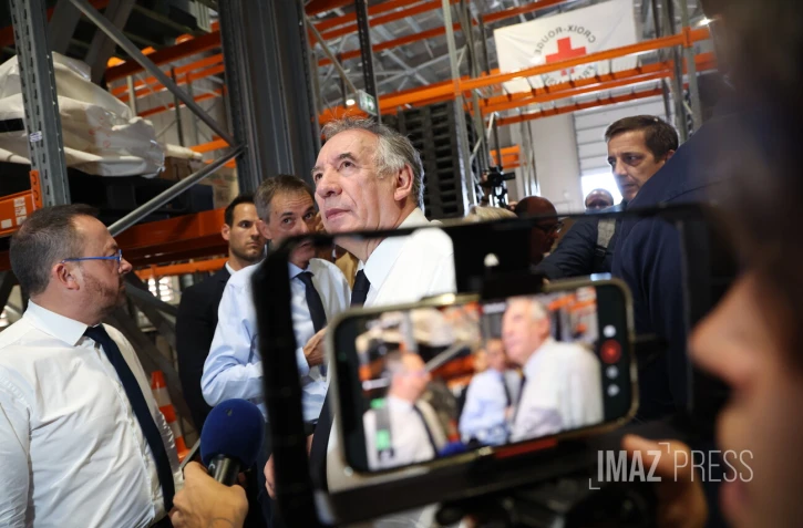 François Bayrou à la Réunion pour chido