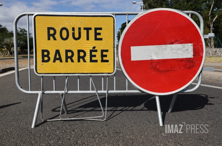 panneau route barrée 