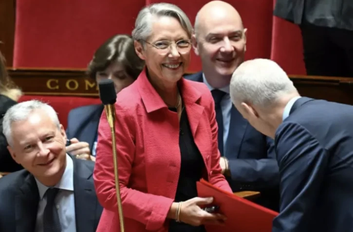La Première ministre française Elisabeth Borne (2e à g) et le ministre français de l'Economie et des Finances Bruno Le Maire (g) à l'Assemblée nationale à Paris, le 12 juin 2023 ( AFP / Bertrand GUAY )