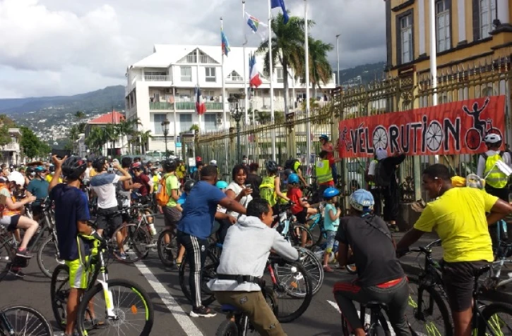 Saint-Denis : les cyclistes font la vélorution