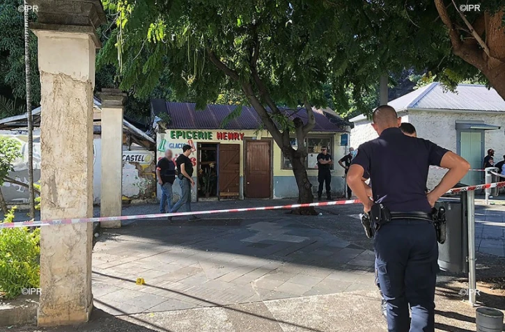 Bagarre au couteau bas de la rivière