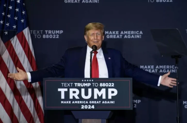 Donald Trump Ă un meeting Ă Manchester, dans le New Hampshire, le 27 avril 2023 ( AFP / Joseph Prezioso )