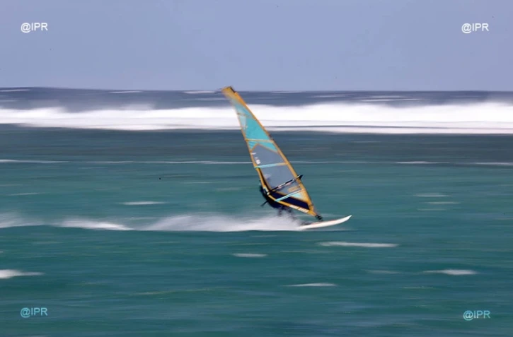 kitesurf, surf, houle, vent, plage de trou d'eau, la saline-le-bains, actualités de la réunion