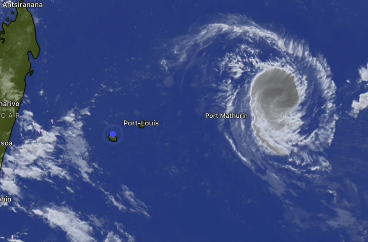 Horacio pourrait s'intensifier jusqu'au stade de cyclone tropical intense ce lundi, pas d'impact pour La Réunion