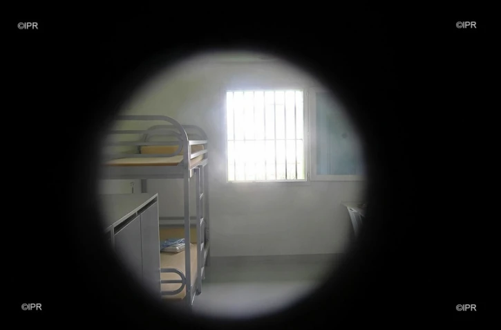 Un téléphone dans chaque cellule : c'est "des problèmes en plus"