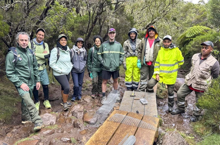 À Mafate, le sentier du Col des Bœufs à la Nouvelle se transforme pour mieux durer