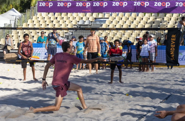 Open des Brisants : les marmailles à l'entraînement avec le numéro un mondial Nicolas Gianotti
