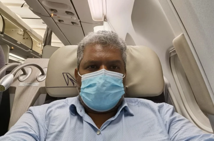 Dans le même avion, Ratenon refuse de s'asseoir "à côté des démons"