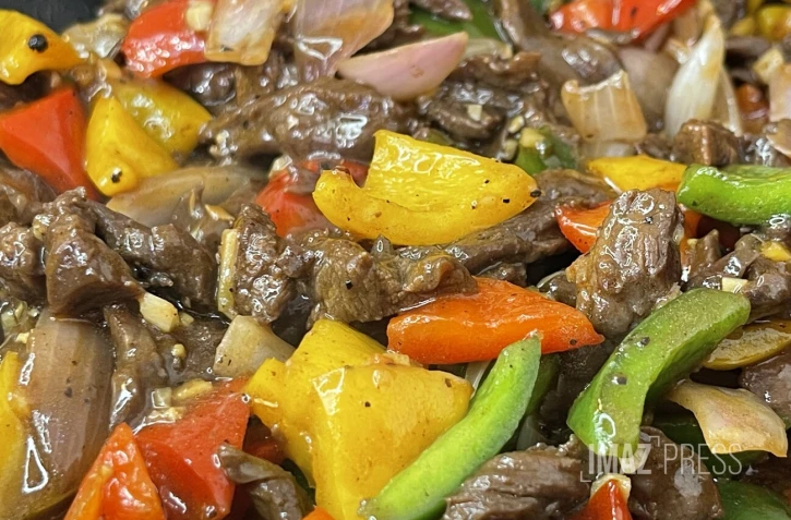 Lo gou mon péi : on vous prépare un sauté boeuf aux trois poivrons avec Rosmy