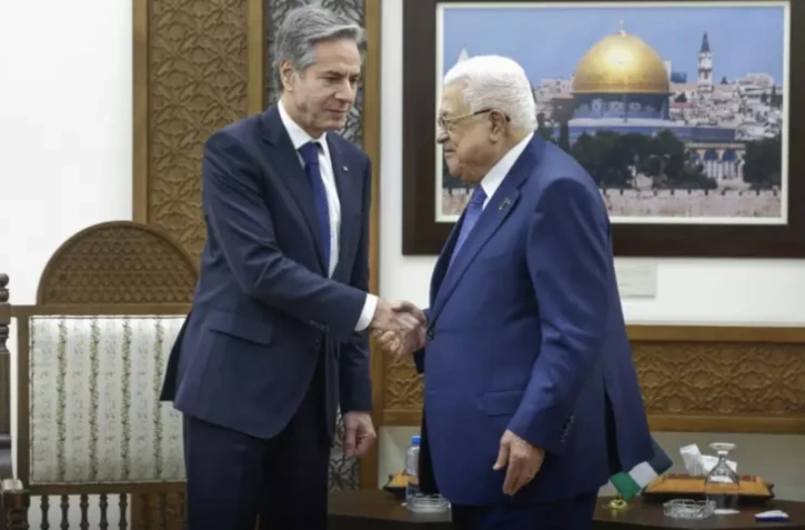 Le chef de la diplomatie américaine, Antony Blinken (G), rencontre le 10 janvier 2024 le président palestinien Mahmoud Abbas (D), à Ramallah, en Cisjordanie ( POOL / EVELYN HOCKSTEIN )