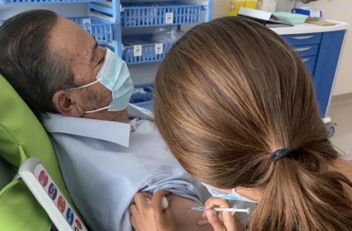 Michel Fontaine invite les publics prioritaires et les Réunionnais à se faire vacciner 