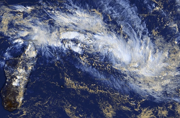 Tempête modérée en formation au large de l'île