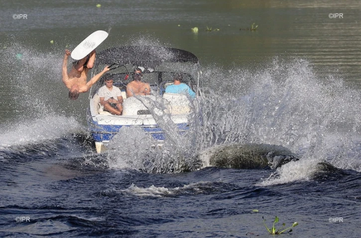 Laura Phily championne de France de figure ski nautique