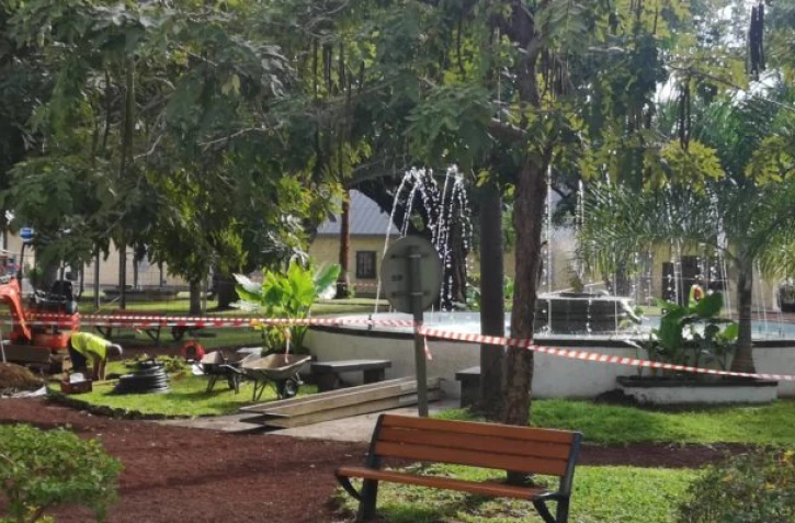 Saint Paul : début des travaux de la fontaine de la mairie