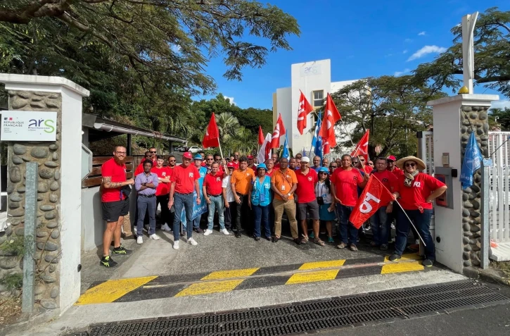 Déficit des hopitaux : l'intersyndicale santé se mobilise devant l'ARS