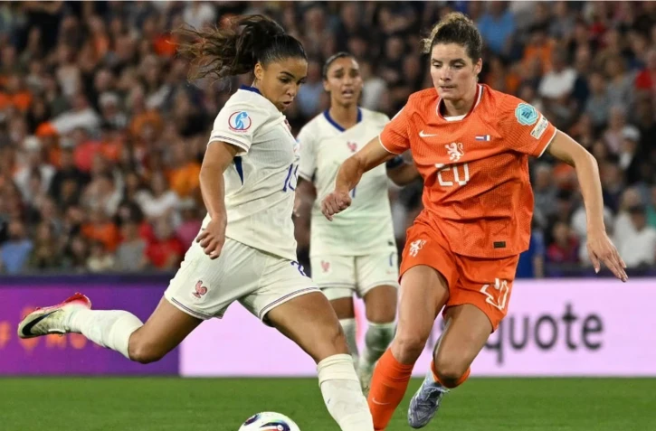 Delphine Cascarino, lors du match face aux Pays-Bas en phase de poules de l'Euro 2025, le 13 juillet 2025. (MIGUEL MEDINA / AFP)
