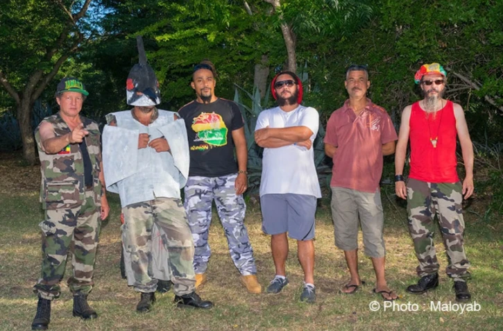 Maloyab, en rouge, veut lutter contre les espèces invasives.