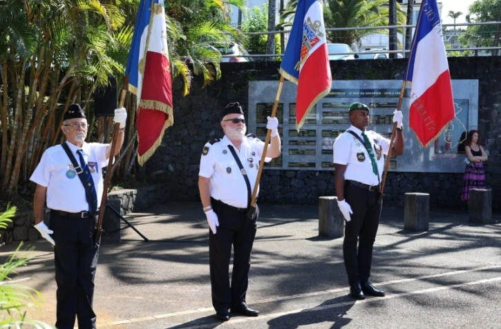 hommage victimes attentats le Tampon