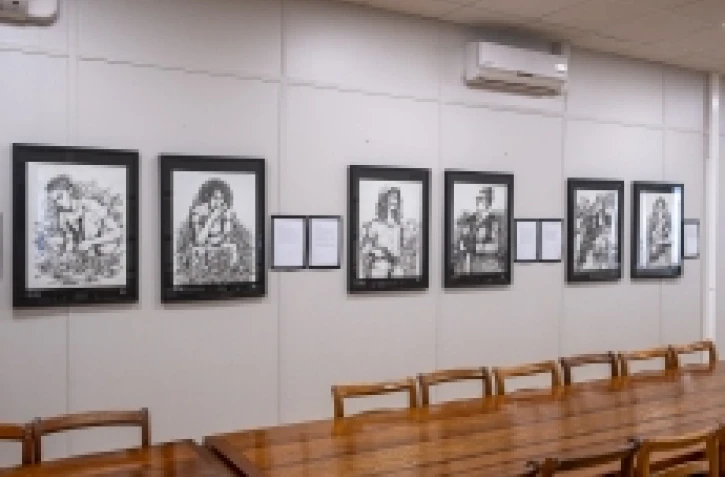 Saint-Paul : L'artiste Belly expose ses tableaux à l'hôtel de ville