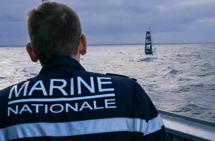 Vendée Globe : Kevin Escoffier récupéré par le Nivôse et en route pour La Réunion