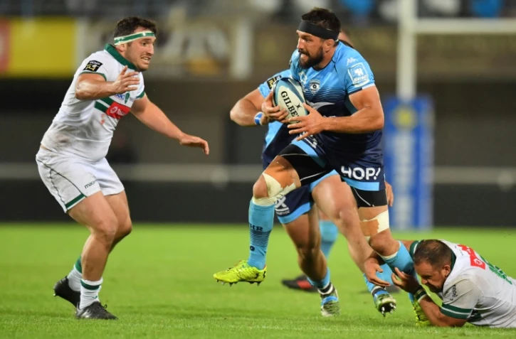 Le flanker Julien Bardy (balle en mains) et Montpellier restent sur une large victoire sur la Section paloise à l'Altrad Stadium, le 28 avril 2018