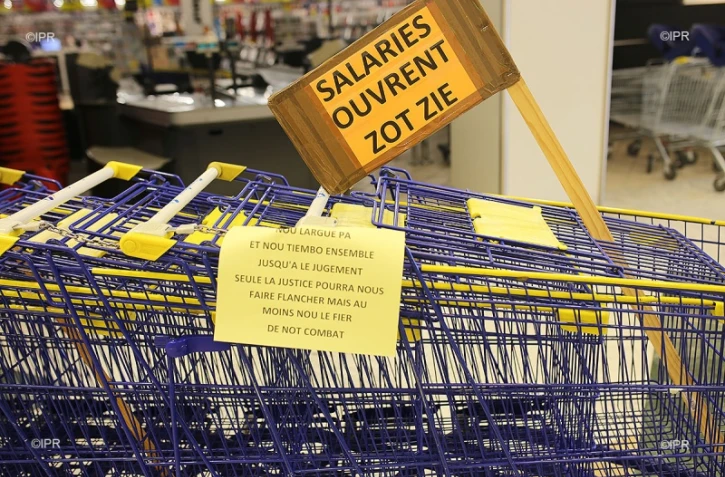 Grève Carrefour Sainte-Clotilde
