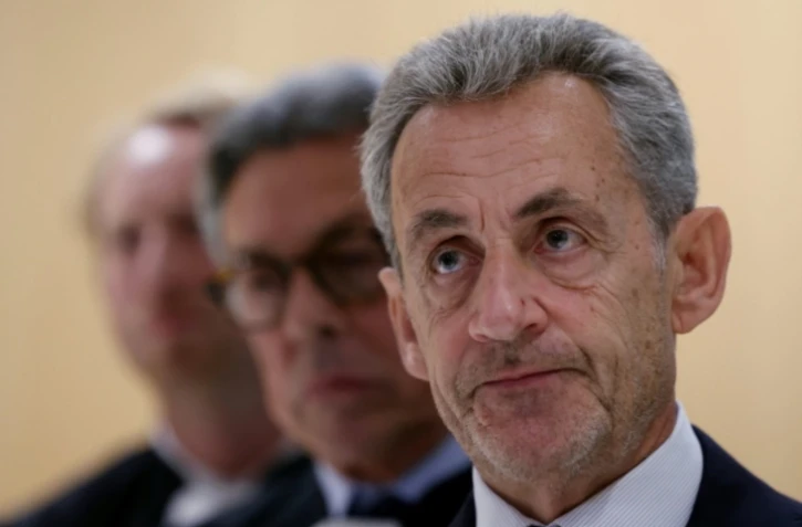 L'ancien président Nicolas Sarkozy s'adresse à la presse, à la sortie de la salle d'audience au tribunal de Paris, le 25 septembre 2025 ( AFP / Alain JOCARD )