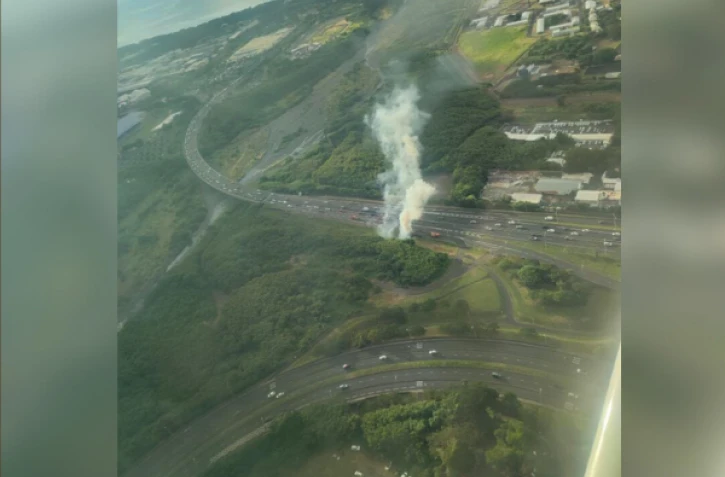 Camion en feu à Gillot