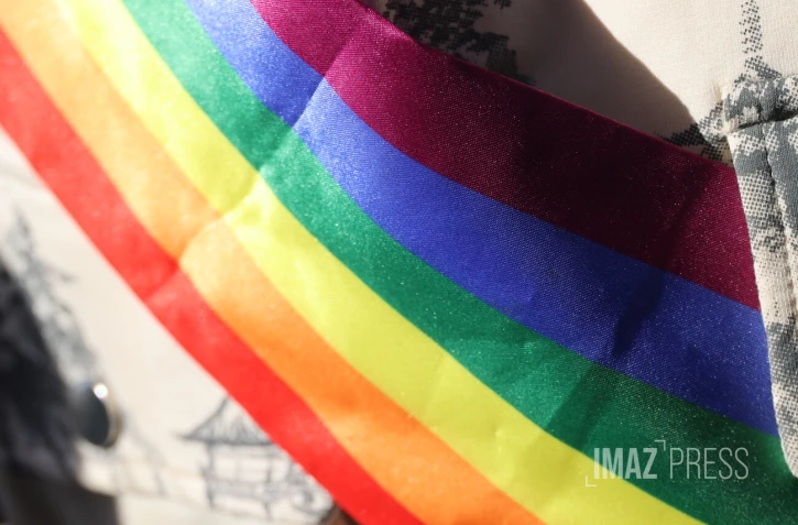 Saint-Denis : levée de drapeau arc-en-ciel pour le mois des visibilités [?]