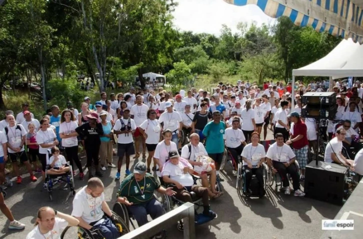Les personnes malades et en bonne santé courent ensemble pour la bonne cause