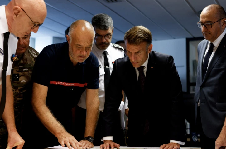 Mégafeu en Gironde : reprises "contenues", Macron appelle à "rester unis" pour "gagner" cette longue bataille