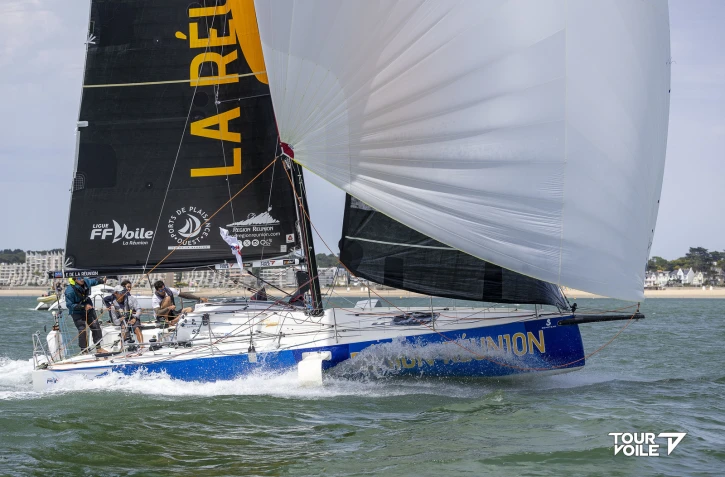 Tour Voile 2026 : l'équipage La Réunion à Cherbourg avant le lancement de la course
