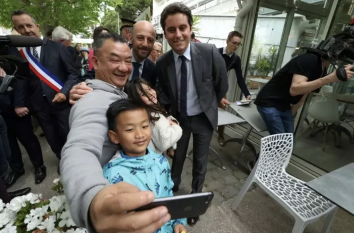 Les ministres Gabriel Attal et Stanislas Guerini lors d'un déplacement à La Grande-Motte dans l'Hérault, le 25 avril 2023 ( AFP / Pascal GUYOT )