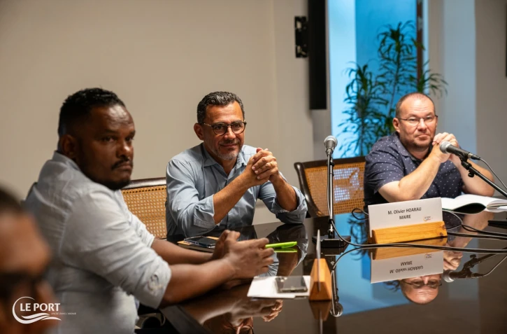 Le Port : le maire Olivier Hoarau en réunion avec les acteurs de proximité