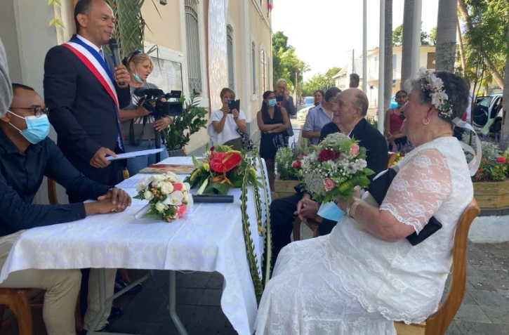 Saint-Paul : un mariage lontan célébré sur le parvis de l'hôtel de ville